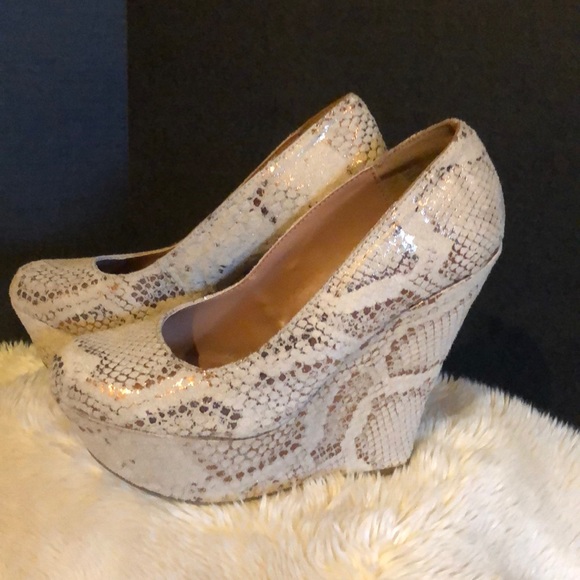 Type Z Shoes - Metallic/Lt Tan Snake print platform loafers